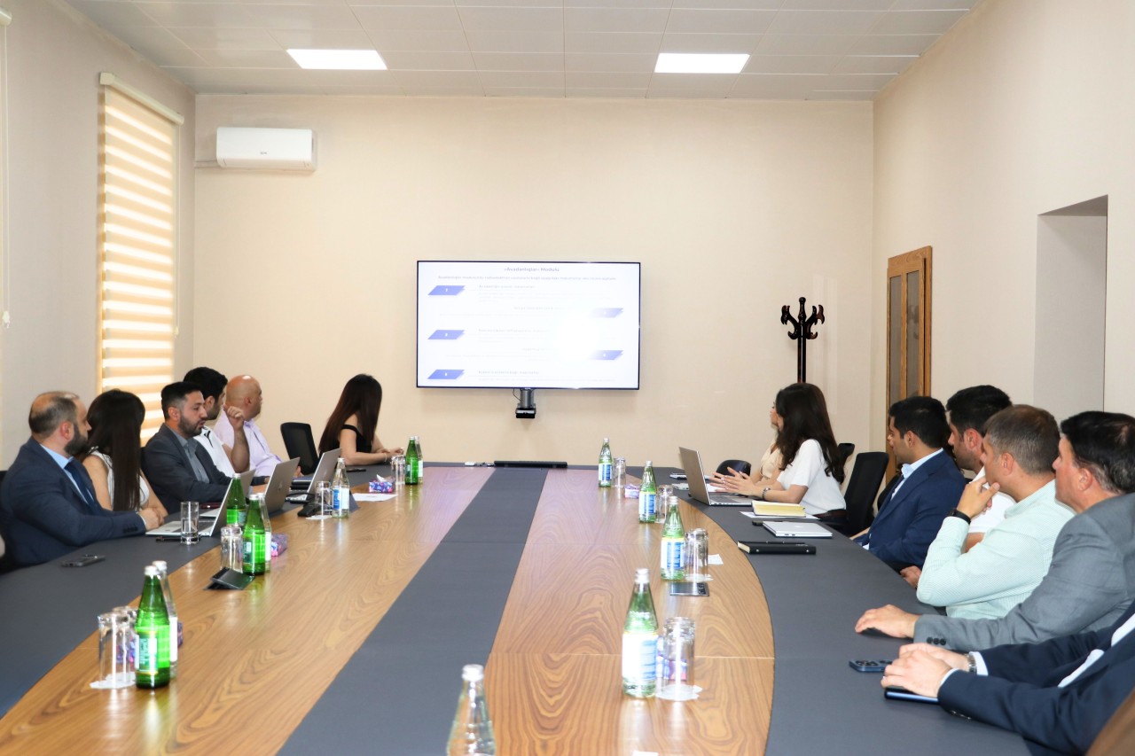 “Radioelektron vasitələrə verilən icazələr” sisteminin təqdimatı keçirilib - FOTOLAR